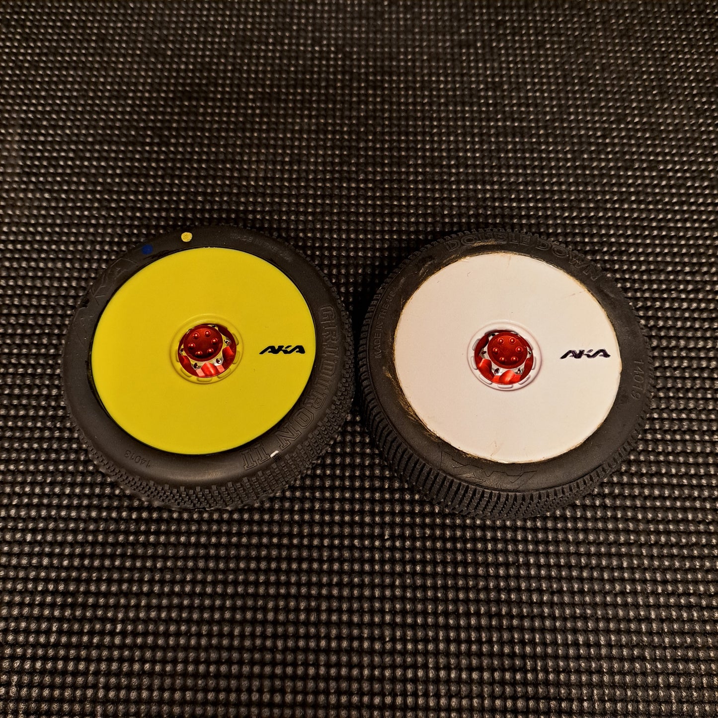 KDRC 8th Scale Capped Wheel Nuts (10 colors)