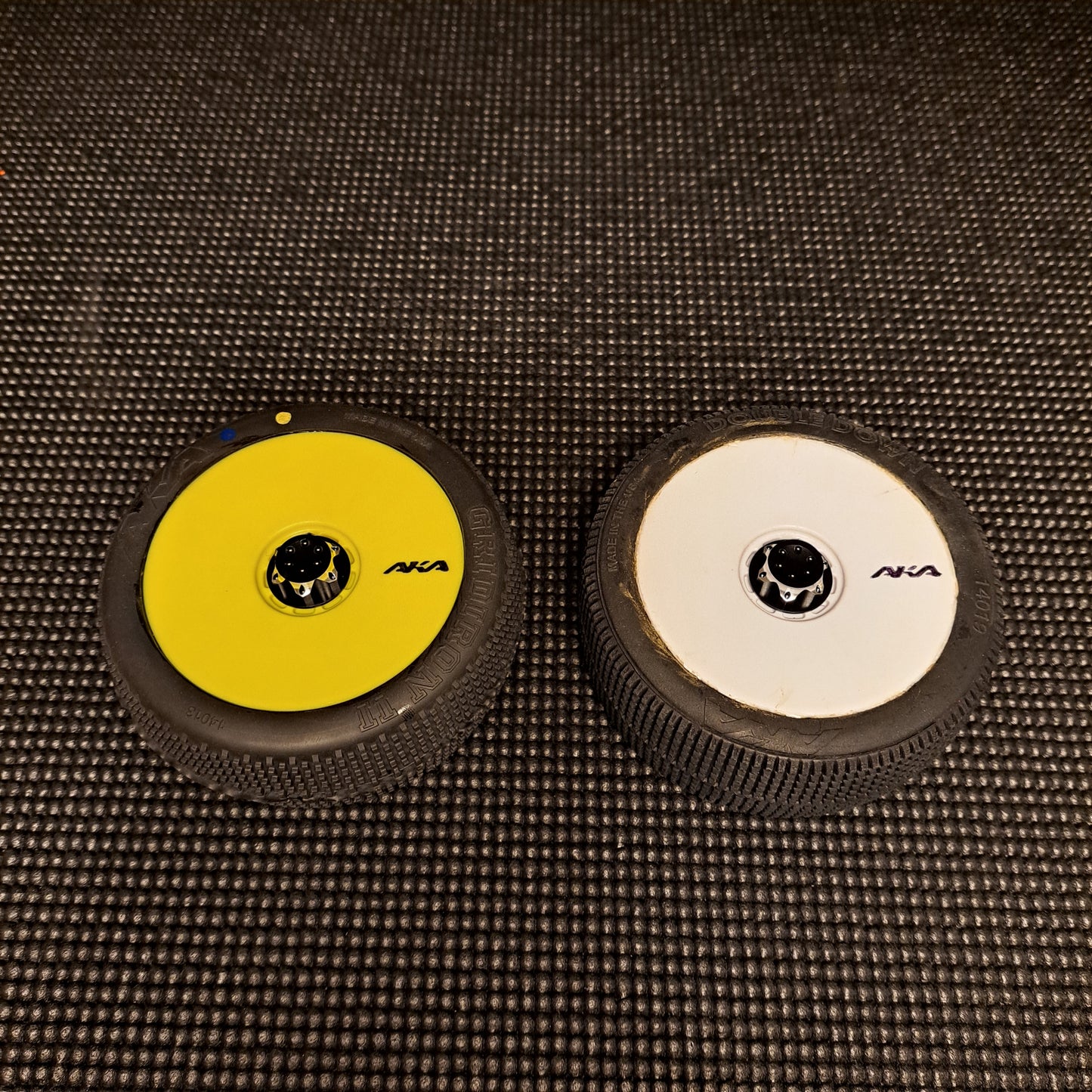KDRC 8th Scale Capped Wheel Nuts (10 colors)